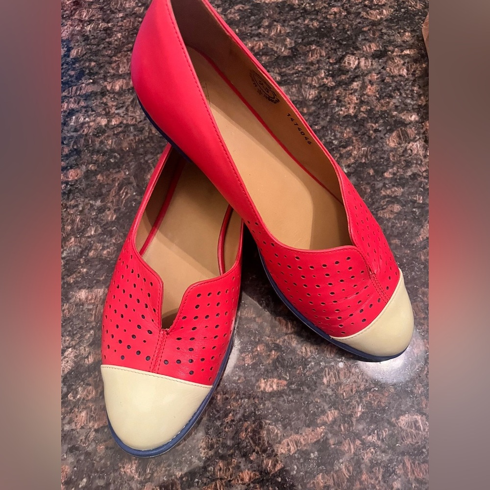 EUC John Fluevog Flat with Patent Toe